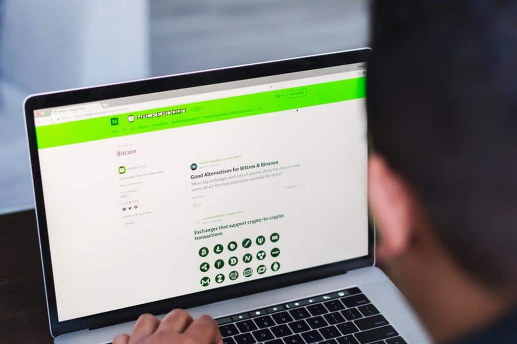 man reading hackernoon bitcoin article - Image of Cryptocurrency investing, "cryptocurrency investme